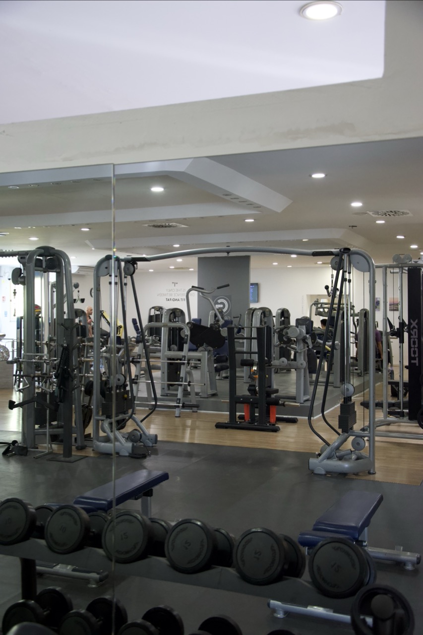 Interno palestra Gravity Fitness Company con attrezzature moderne